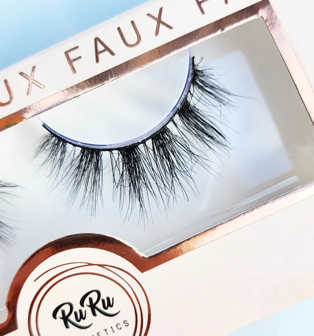 The eye-opening lash with a blend of dense clusters and finer lash strands that will add dimension and volume to your look.