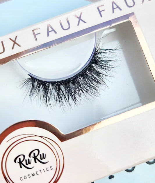 A half lash that is packed with voluminous double-layered lash strands to instantly give you that 'fox eye' look.