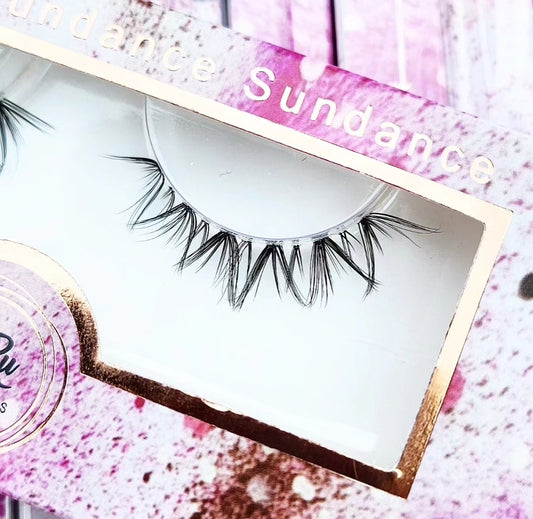 Dune from RuRu Cosmetics Clear band lash collection. Thin, flexible band for total comfort. Price £3.25