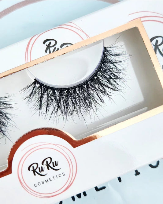 The style everyone is talking about!  Carrie is packed with layers of fine lash strands to instantly transform your lash look.