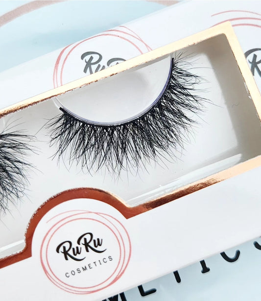 A mini version of our best selling style NINA. Nina Mini is shorter style but still packed with a multi layering of fine, fluffy lash strands.