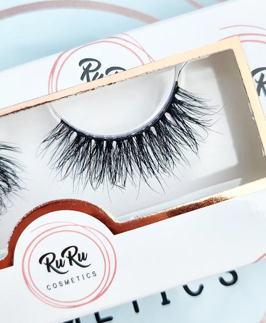 The must have lash for that salon classic set look!