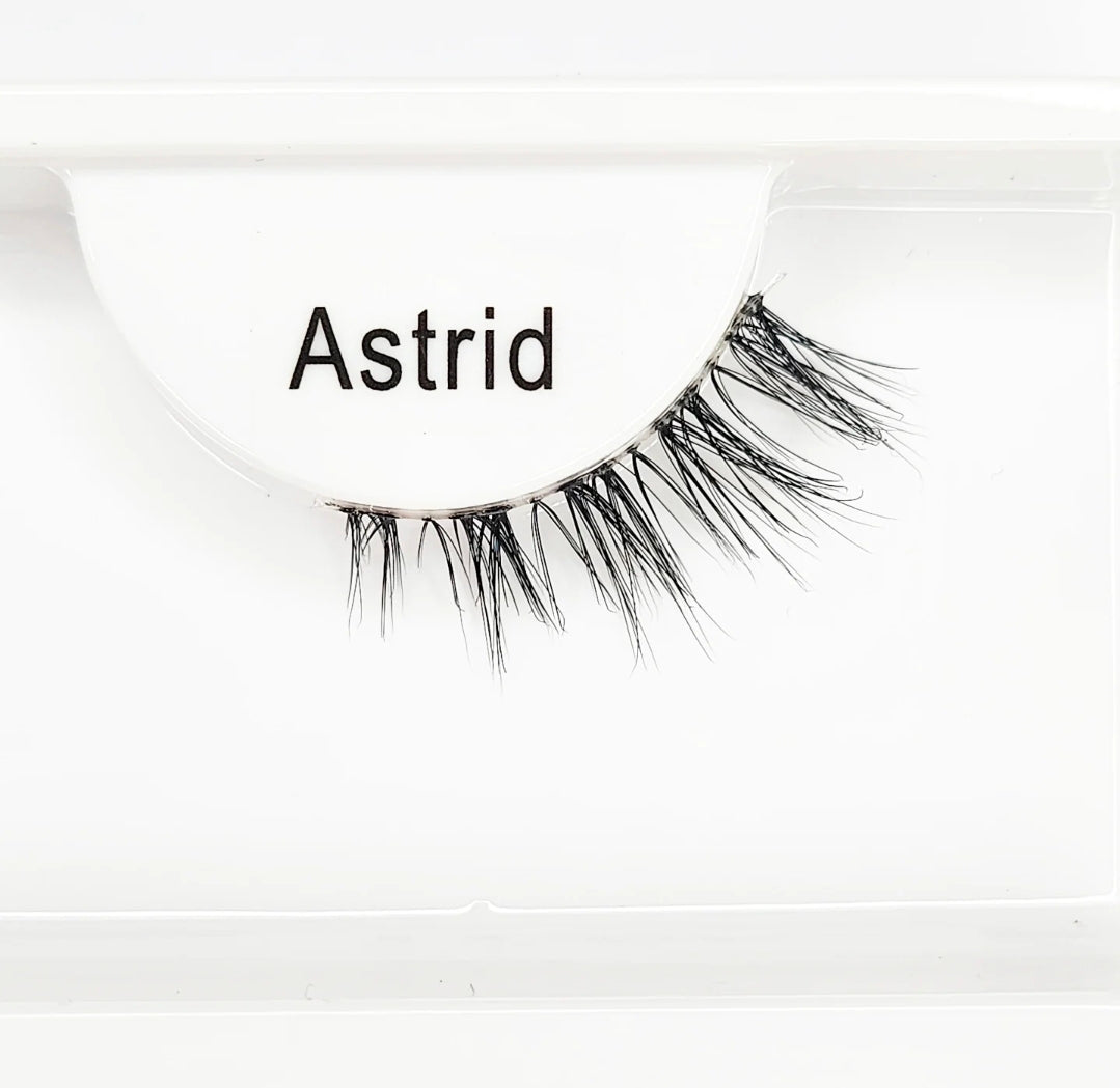 Astrid - Half eyelashes