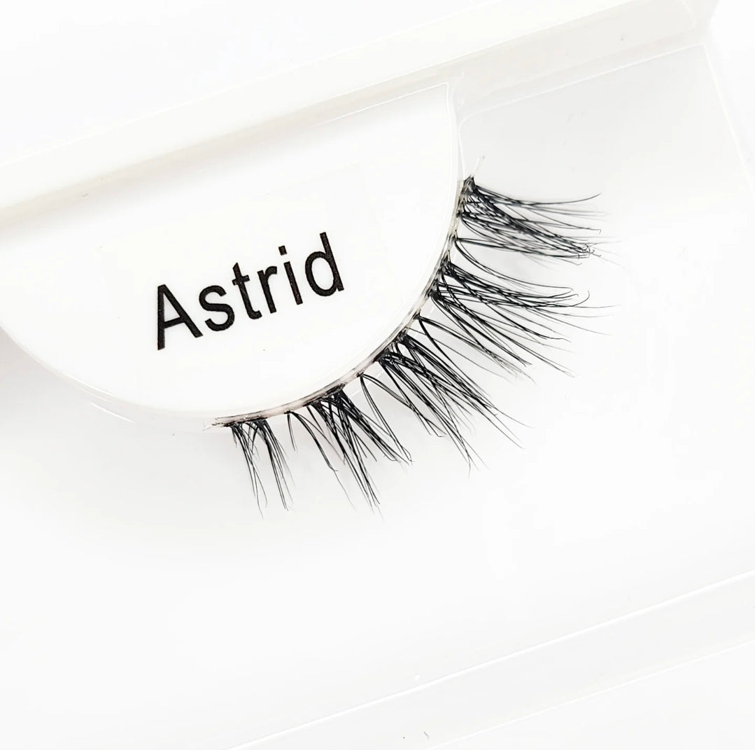 Astrid - Half eyelashes